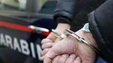 Filma l’amante e la ricatta: operaio finisce in manette