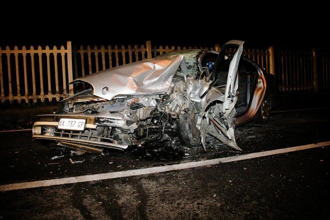 Scontro frontale su via della Gronda, gravi due automobilisti 