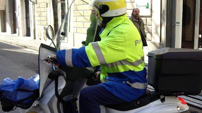 Furto di primo mattino in Corso Italia rubato il Liberty di un portalettere