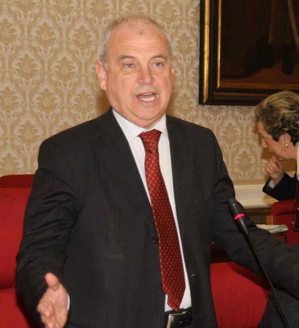 Isis, altro cambio di rotta sulla nuova sede scolastica 