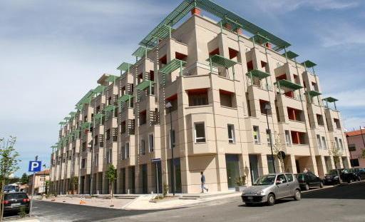 «Il palazzo è in degrado» denuncia di un inquilino
