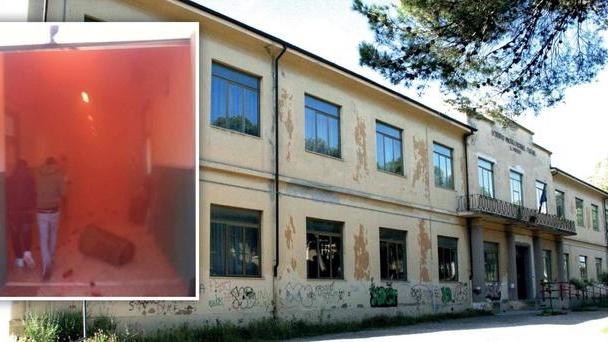 Fumogeni dentro la scuola i ragazzi saranno sospesi