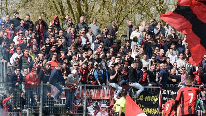 Niente trasferta per i tifosi per colpa dei soliti violenti