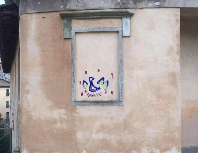 Vandali e graffitari scatenati sulle Mura 