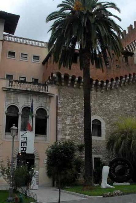 Carrara e Pietrasanta scoppia la guerra per i corsi di scultura 