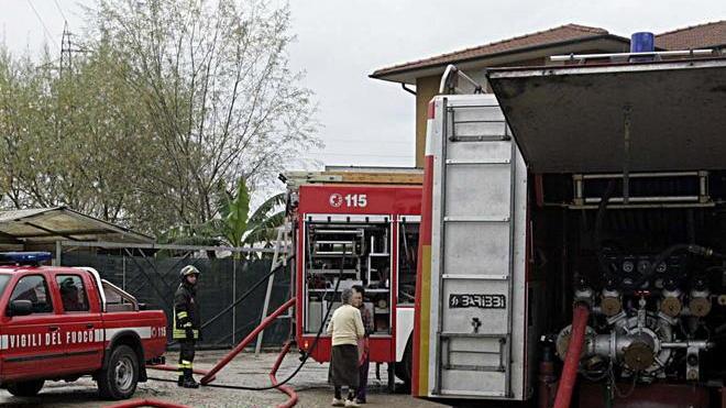 Incendia la casa dopo un litigio