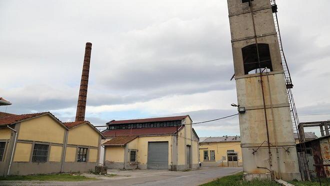 Operaio picchiato e accoltellato trovato dalla moglie nell’azienda 