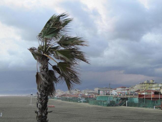 Vento forte e pioggia: nuovo allerta meteo della Regione fino alle 12 di sabato 