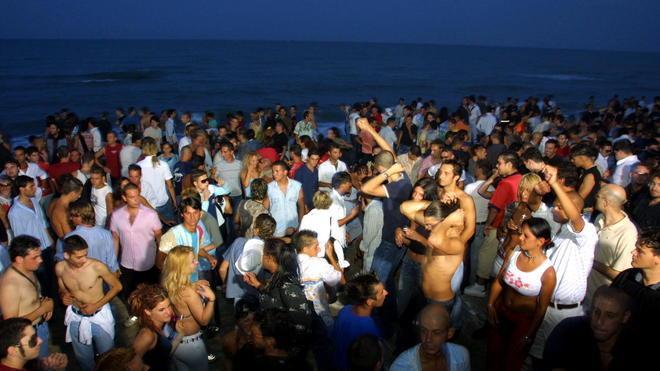 Ballo a una festa, assolto balneare