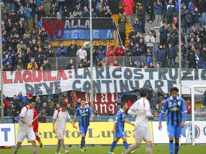 Ricostruzione in Abruzzo applausi per la curva Nord