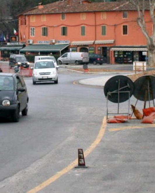Via ai nuovi cantieri a Montramito 