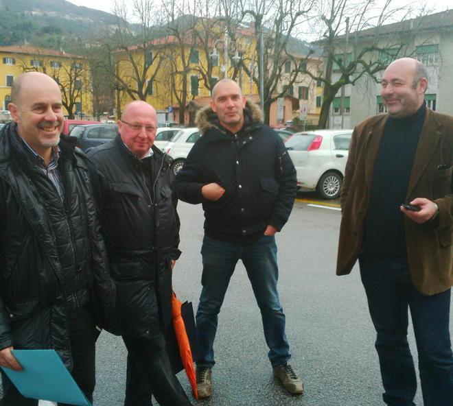 Le agenzie: no alle gite coi bus della Croce Rossa 