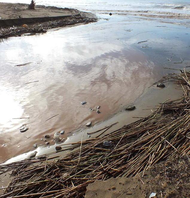 Bomba d’acqua, spiagge piene di rifiuti 