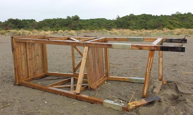 I vandali si scatenano sulla spiaggia del Seggio
