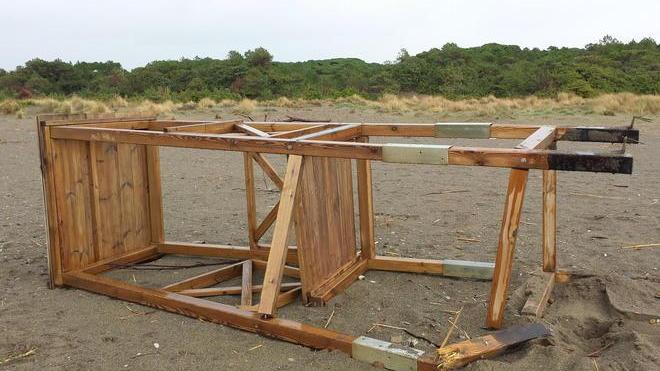 I vandali si scatenano sulla spiaggia del Seggio