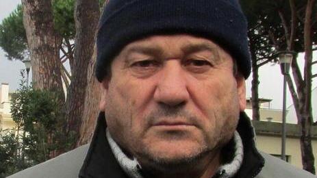 Senza lavoro da mesi minaccia di uccidersi davanti all’Asl