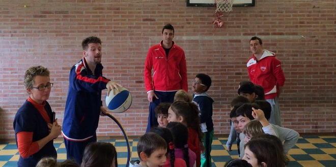 Banti e Panzini, un giorno da insegnanti di basket 