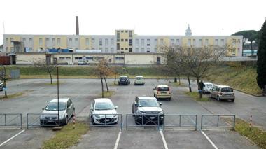 Ospedale, guerra alle auto in divieto di sosta
