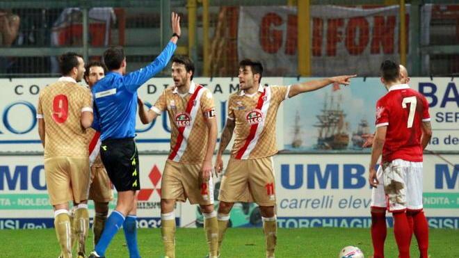 Tre gol di testa e il Grifone in 10 si arrende a Perugia