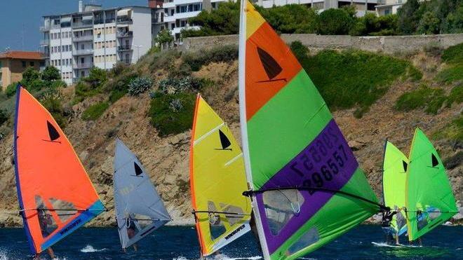 Torna in acqua la brigata della classe windsurfer