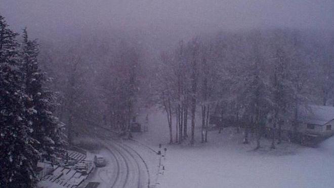 Neve in vetta, la montagna incrocia le dita per oggi