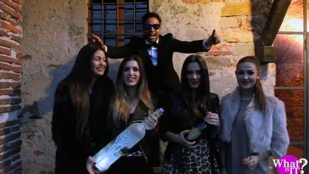 La festa segreta in villa che fa parlare tutta la città