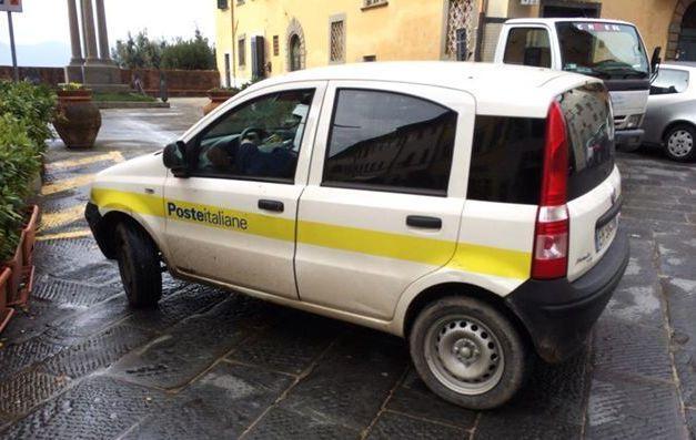 Il sindaco va in giro a controllare che arrivi la posta 