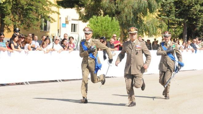 Olbia, il ministro della Difesa al saluto della Brigata Sassari in partenza per l’Afghanistan 