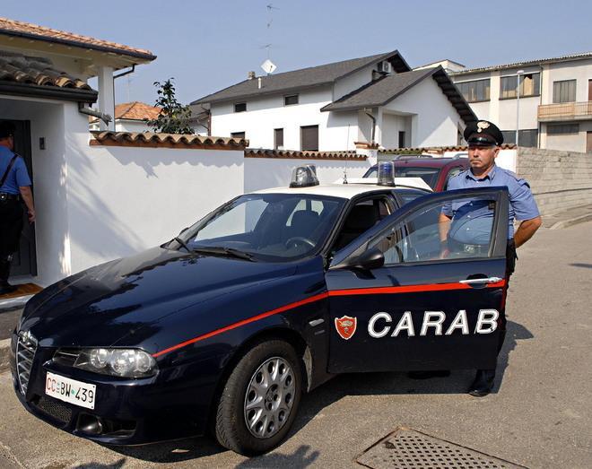 Merce contraffatta, multati due extracomunitari 