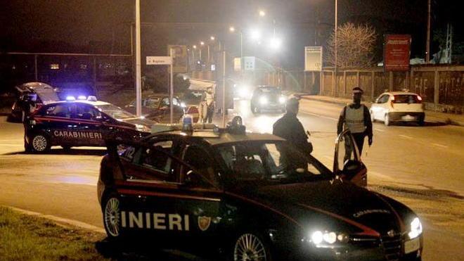 Forza il posto di blocco e fugge, arrestata una rom di 26 anni