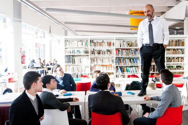 Biblioteca come un set, si gira “L’attimo fuggente” Interpreti giovani studenti 