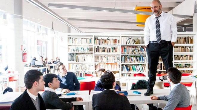 Biblioteca come un set, si gira “L’attimo fuggente” Interpreti giovani studenti