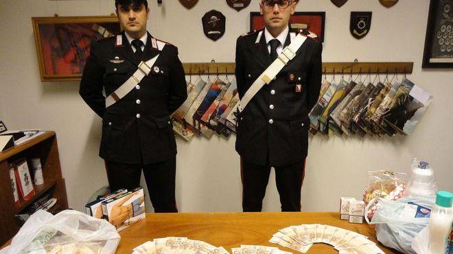 Acquisti con banconote false, coppia in manette
