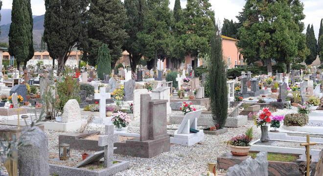 Scandalo delle tombe riciclate: 6 indagati 