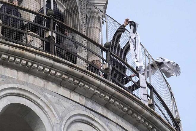 Salgono sulla Torre contro l’austerity