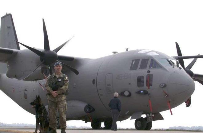 Aereo colpito da un fulmine durante un volo addestrativo