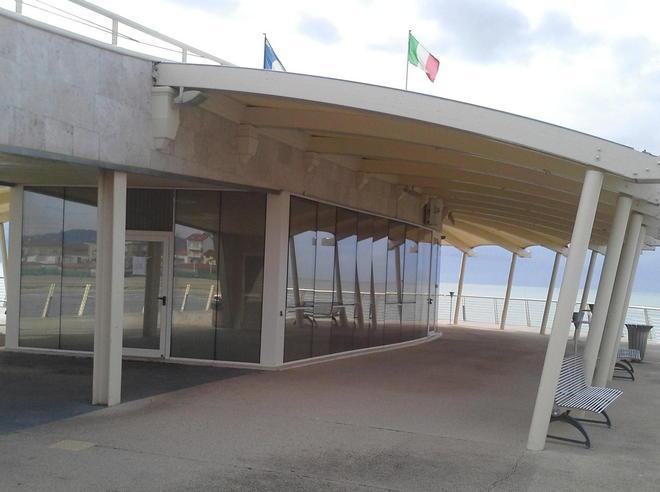 Rischio di sfratto per il bar del Pontile 