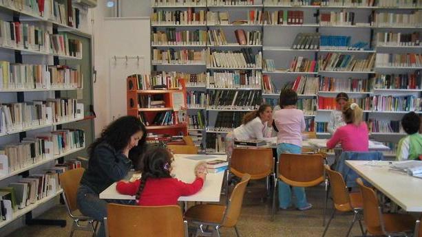 Biblioteca comunale, la gestione resta alla coop Tesauro