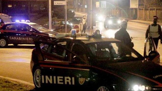 Fugge al posto di blocco, inseguimento fra le vie di Marina al volante c’era una giovane donna rom poi arrestata