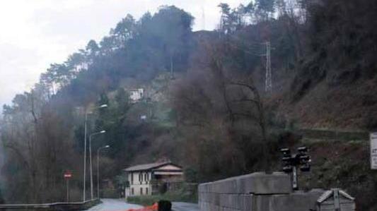 Ancora una frana, via Bassa Tambura chiusa al traffico