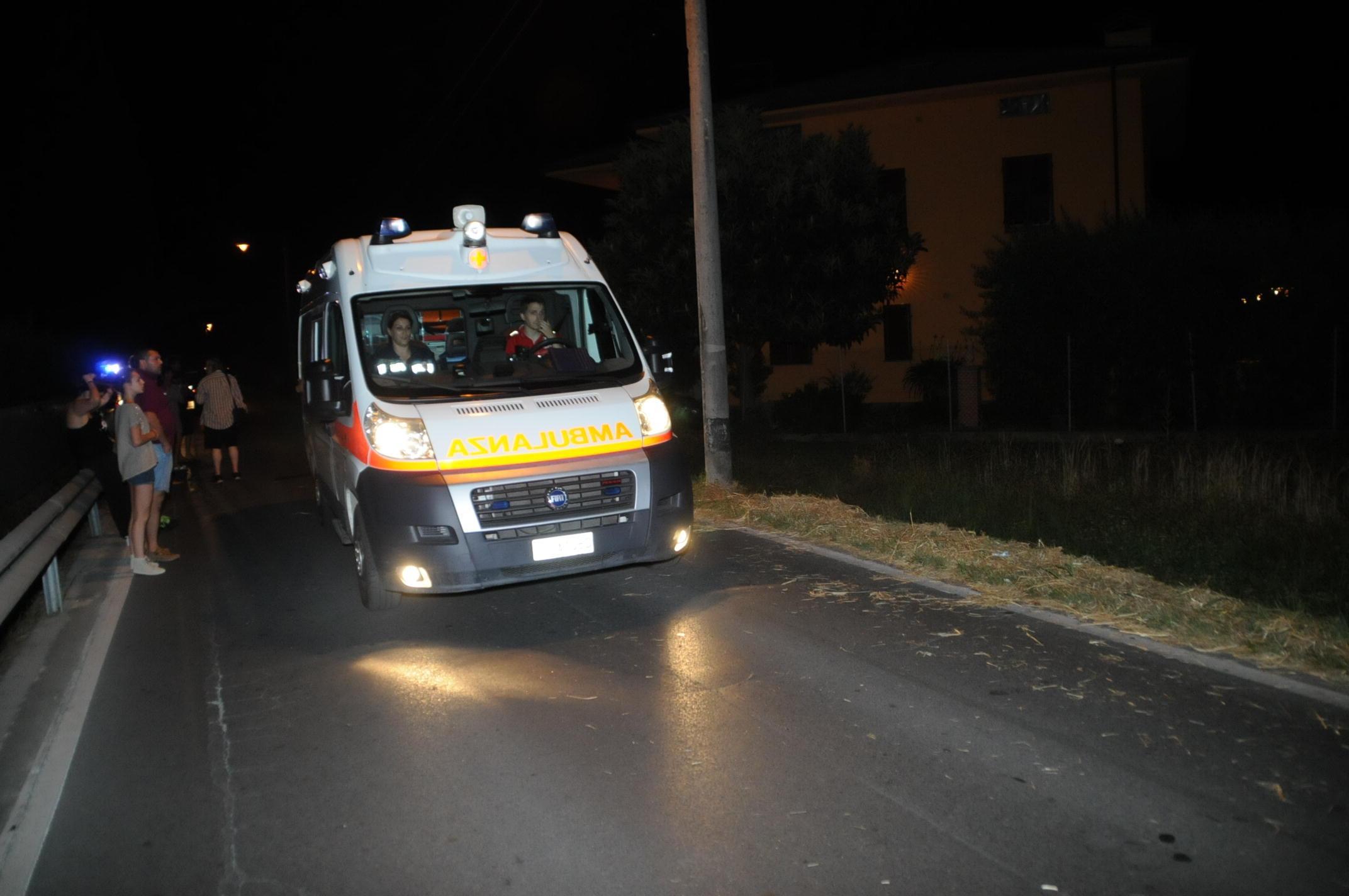 Scontro frontale a Tresana, quattro giovani in ospedale 