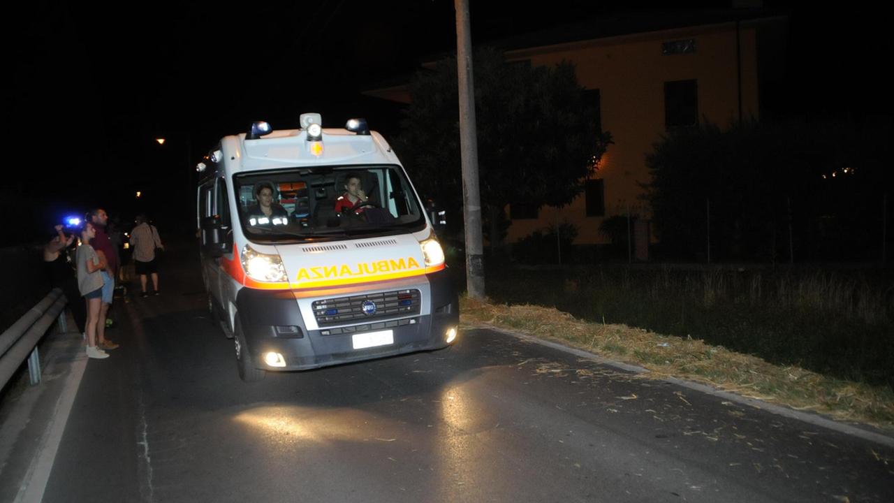 Scontro frontale a Tresana, quattro giovani in ospedale