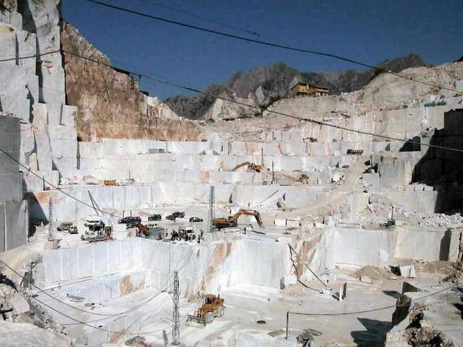 Massa chiede aiuto a Carrara per il regolamento degli agri 