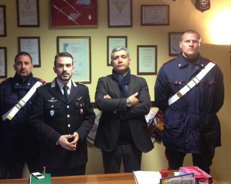 Droga nascosta sotto una tegola: un arresto e cinque denunce
