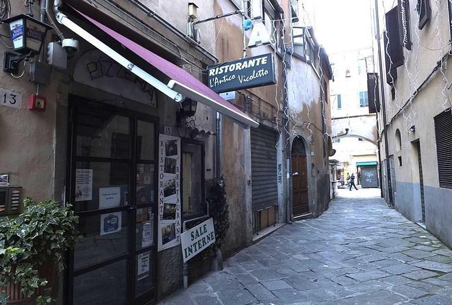 In 50 fanno la fila per gestire i locali (sequestrati) in odor di camorra 