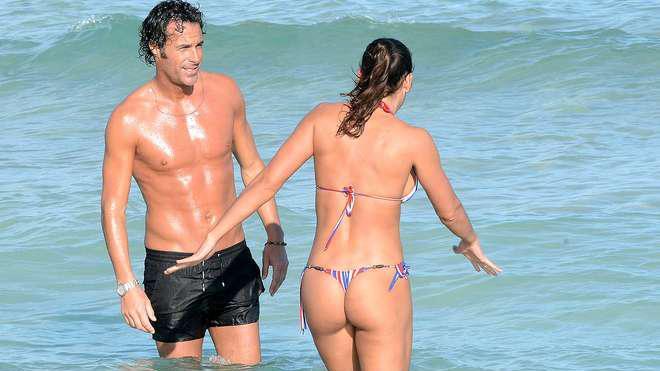 Fabio Galante con una sexy amica in microbikini a Miami