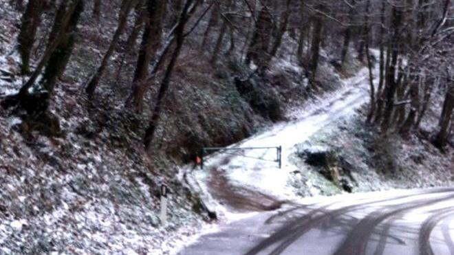 All’improvviso fiocca la neve sul monte Serra