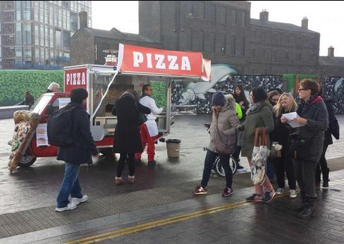L’Ape Piaggio che sforna sei pizze in un solo colpo 
