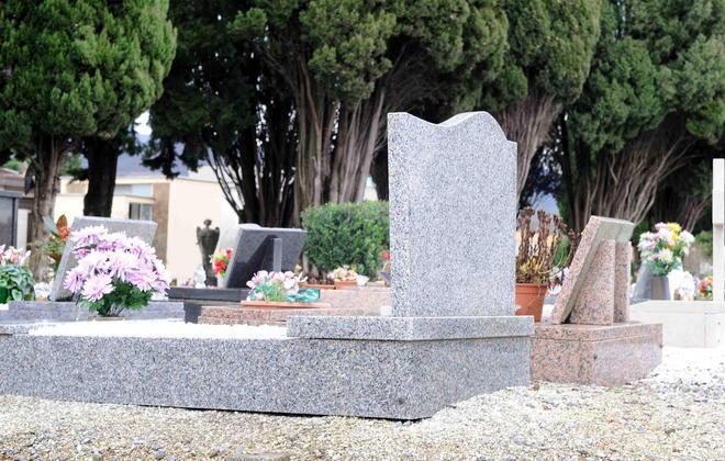 Cimiteri, il Comune vuol chiudere con le coop 
