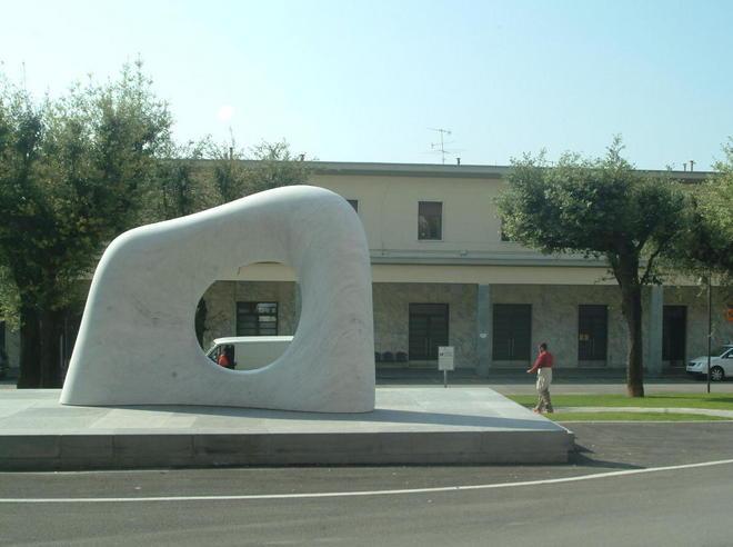Un centro polivalente alla stazione 